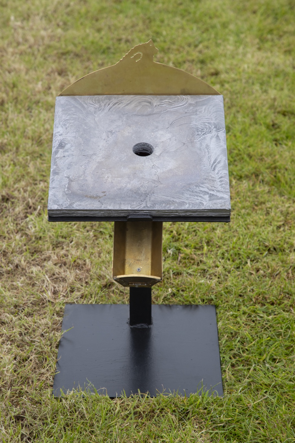 The Plumpton — a freestanding pedestal table